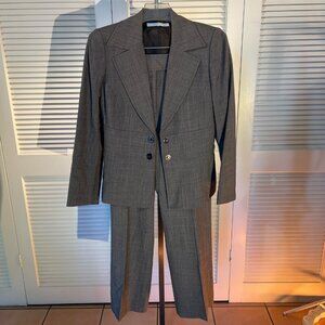 Tahari Arthur S. Levine Gray Pantsuit – Size 6P Petite Blazer & Trouser Set